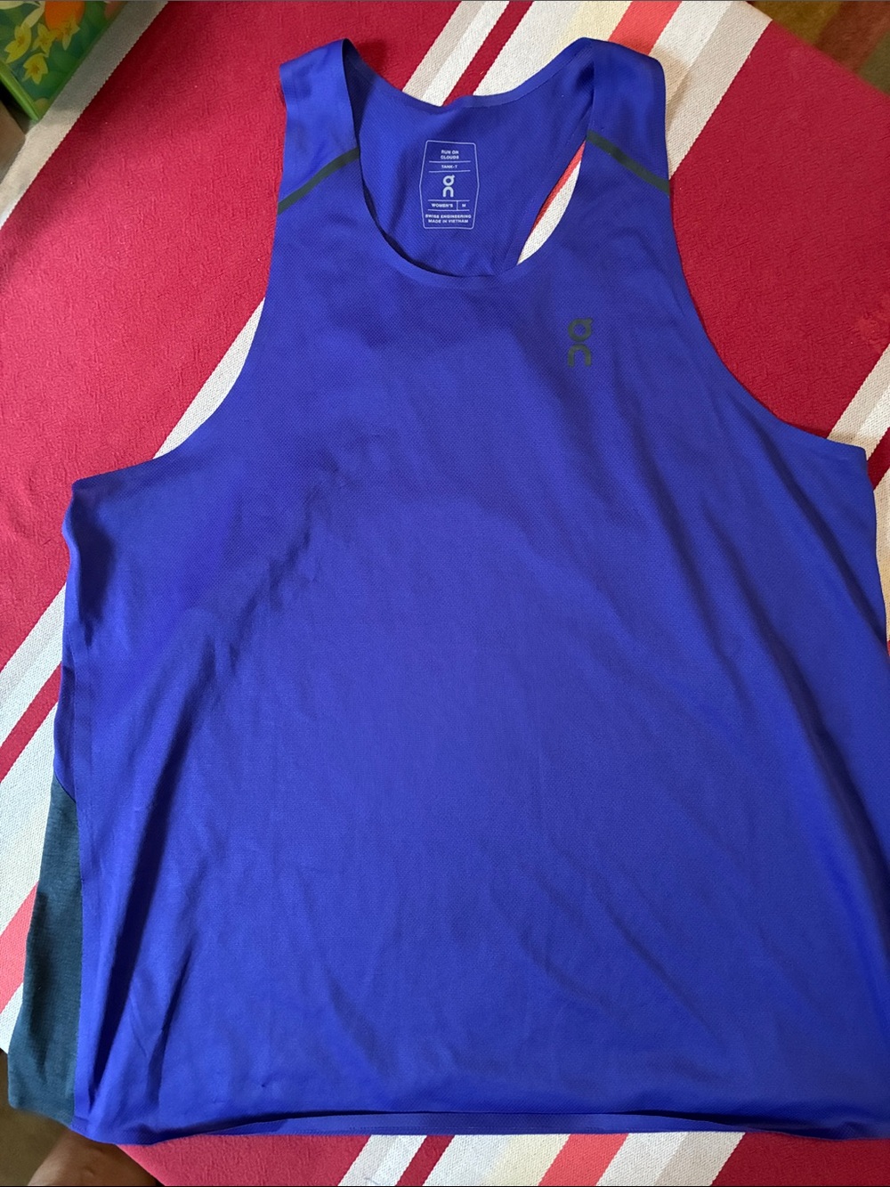 On Running Run on Clouds Tank-T Size M. Purple & Black
